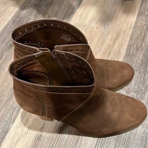 Brown Vince Camuto lightly worn booties